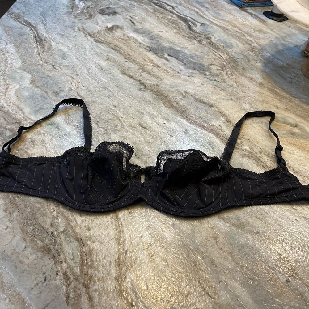 Chantelle sexy pinstripe & Black lace bra 32DD